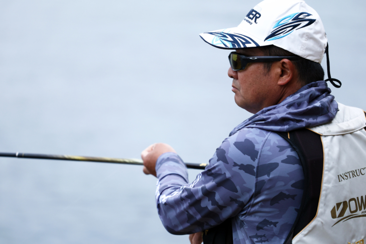 竿を握ると真剣勝負。かといってピリピリした雰囲気もない。魚との駆け引きだけを考える吉田さん